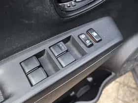 Toyota Yaris (2013) thumbnail 18