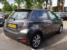 Toyota Yaris (2013) thumbnail 3