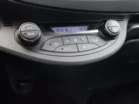 Toyota Yaris (2013) thumbnail 24