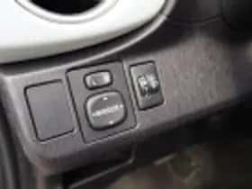 Toyota Yaris (2013) thumbnail 48