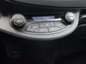 Toyota Yaris (2013) thumbnail 53