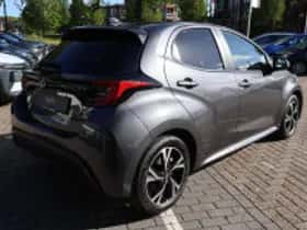 Toyota Yaris (2025) thumbnail 3