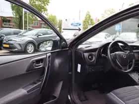 Toyota Auris (2016) thumbnail 11