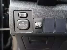 Toyota Auris (2016) thumbnail 13