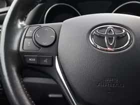 Toyota Auris (2016) thumbnail 16