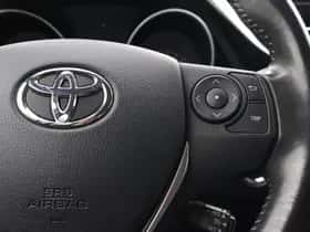 Toyota Auris (2016) thumbnail 17