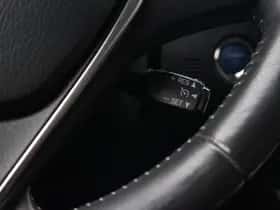 Toyota Auris (2016) thumbnail 18