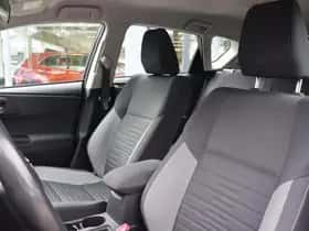 Toyota Auris (2016) thumbnail 30