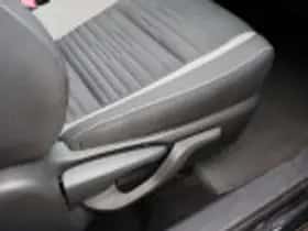Toyota Auris (2016) thumbnail 61