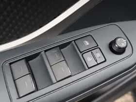 Toyota C hr (2023) thumbnail 13