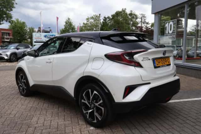 Toyota C hr (2019) thumbnail 2
