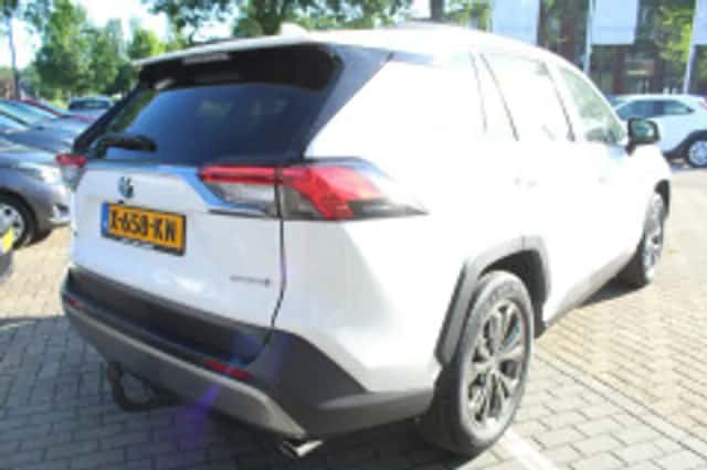 Toyota RAV4 (2023) thumbnail 3