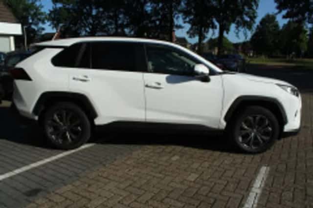 Toyota RAV4 (2023) thumbnail 4
