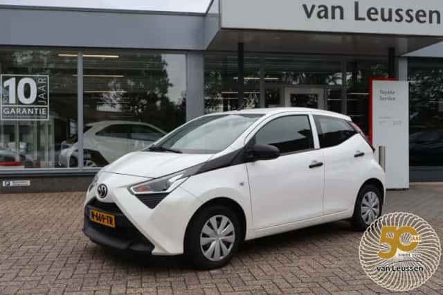 Toyota Aygo (2022) thumbnail 1