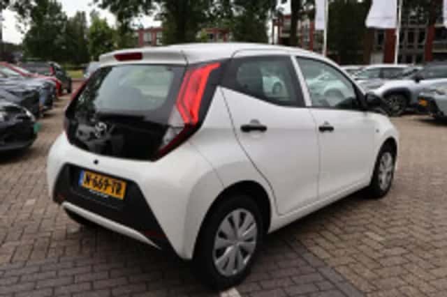 Toyota Aygo (2022) thumbnail 3