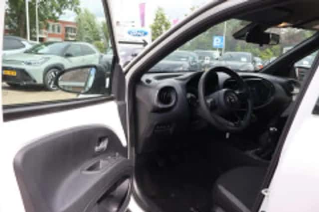 Toyota Aygo (2024) thumbnail 5