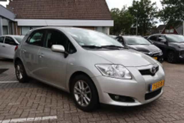 Toyota Auris (2010) thumbnail 4