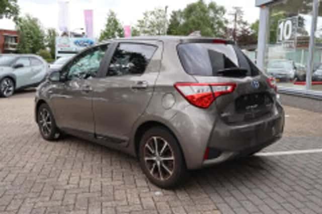 Toyota Yaris (2020) thumbnail 3