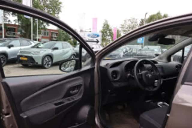 Toyota Yaris (2020) thumbnail 5