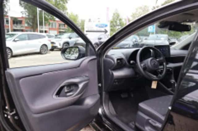 Toyota Yaris (2025) thumbnail 5