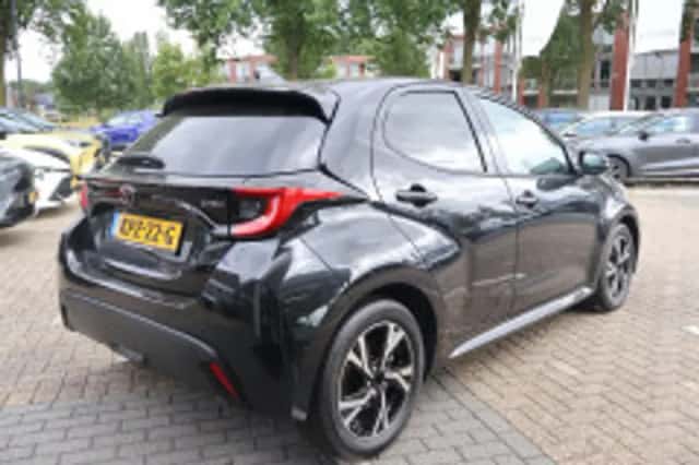 Toyota Yaris (2024) thumbnail 3