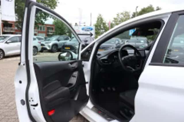 Ford Fiesta (2019) thumbnail 5