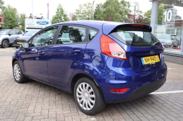 Ford Fiesta (2017) thumbnail 2