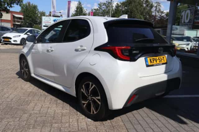 Toyota Yaris (2025) thumbnail 2