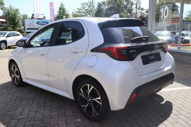 Toyota Yaris (2025) thumbnail 2