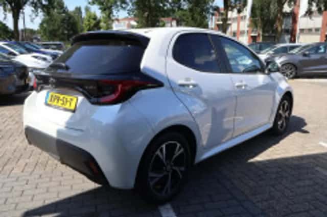 Toyota Yaris (2025) thumbnail 3
