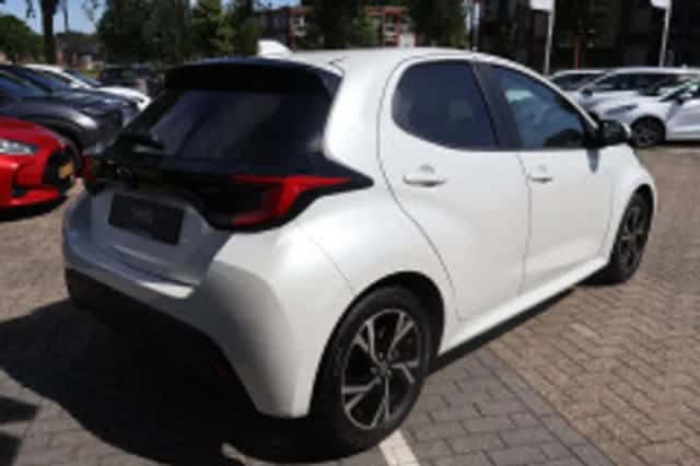 Toyota Yaris (2025) thumbnail 3