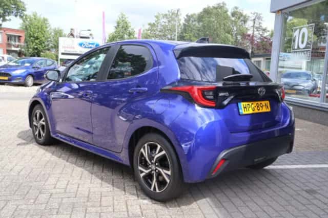Toyota Yaris (2025) thumbnail 2