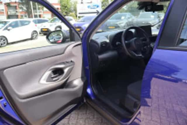 Toyota Yaris Cross (2025) thumbnail 5