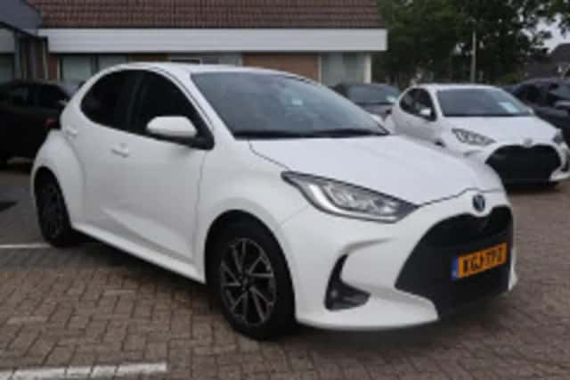 Toyota Yaris (2023) thumbnail 4
