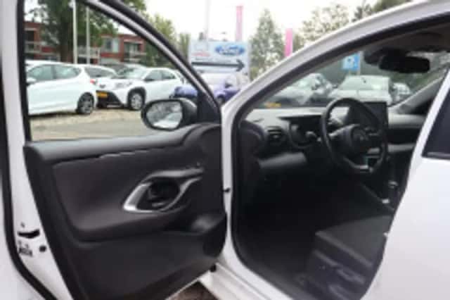 Toyota Yaris (2023) thumbnail 6