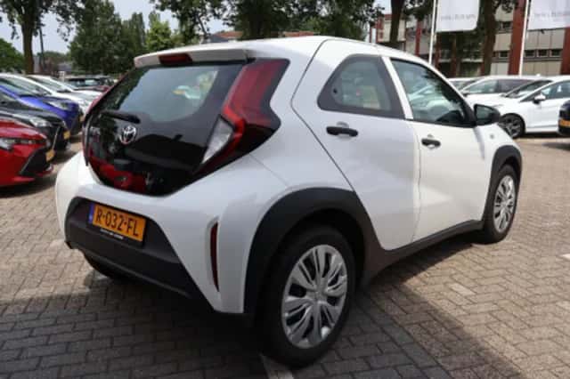 Toyota Aygo (2022) thumbnail 2