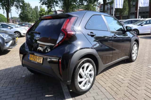 Toyota Aygo (2022) thumbnail 2