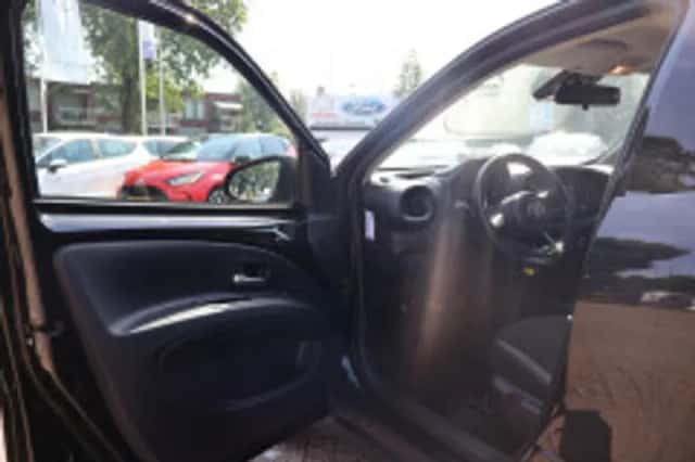 Toyota Aygo (2022) thumbnail 5