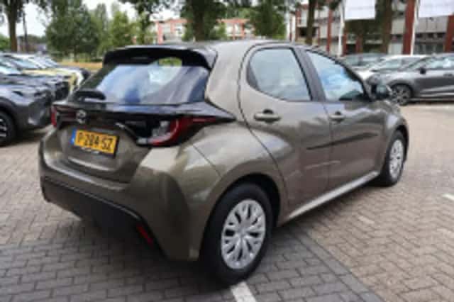 Toyota Yaris (2022) thumbnail 3