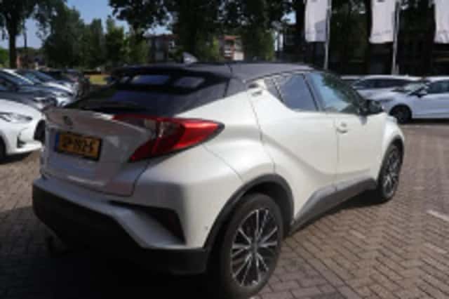 Toyota C hr (2018) thumbnail 3