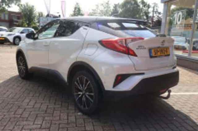 Toyota C hr (2018) thumbnail 4
