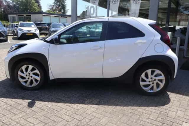 Toyota Aygo (2022) thumbnail 2