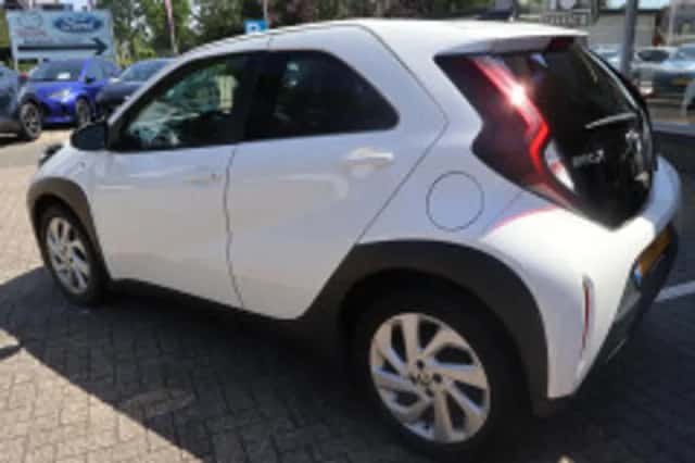 Toyota Aygo (2022) thumbnail 3