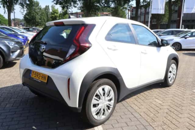 Toyota Aygo (2023) thumbnail 2