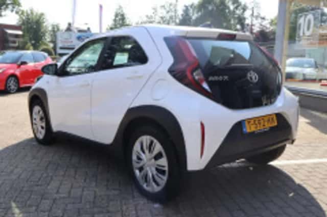 Toyota Aygo (2023) thumbnail 3