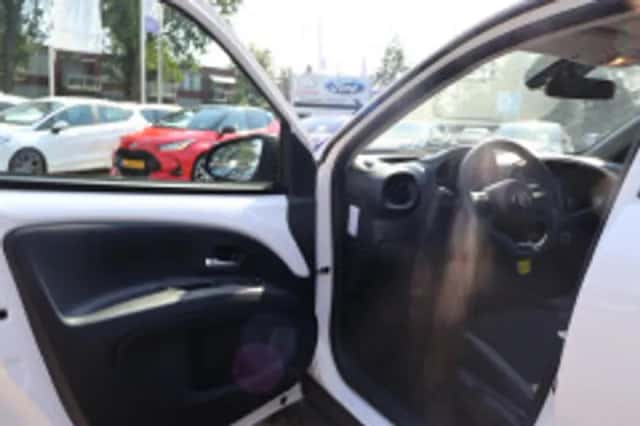 Toyota Aygo (2023) thumbnail 5