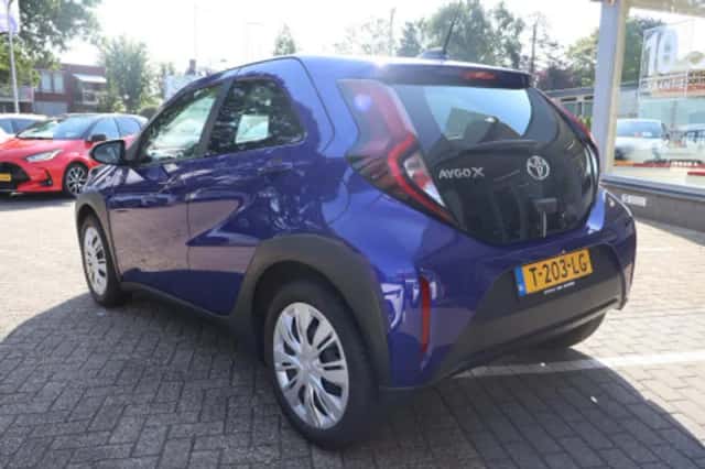 Toyota Aygo (2023) thumbnail 2