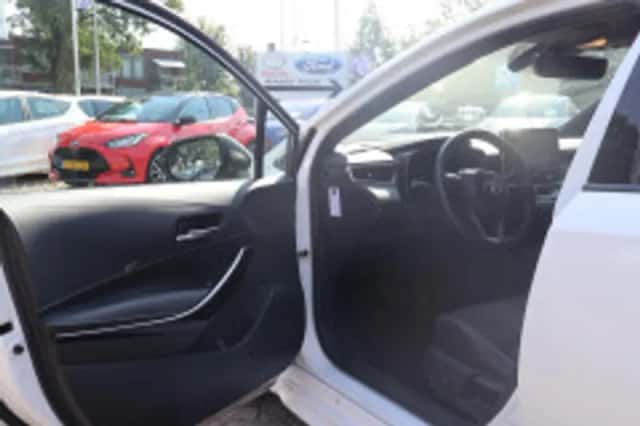 Toyota Corolla (2021) thumbnail 4