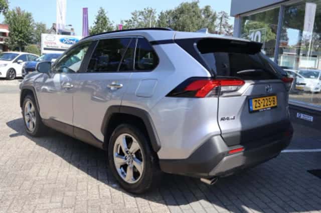 Toyota RAV4 (2019) thumbnail 2