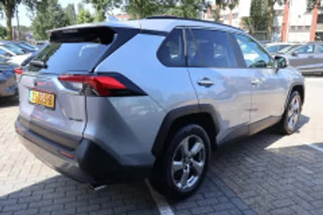 Toyota RAV4 (2019) thumbnail 3